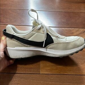 NIKE women’s sneakers